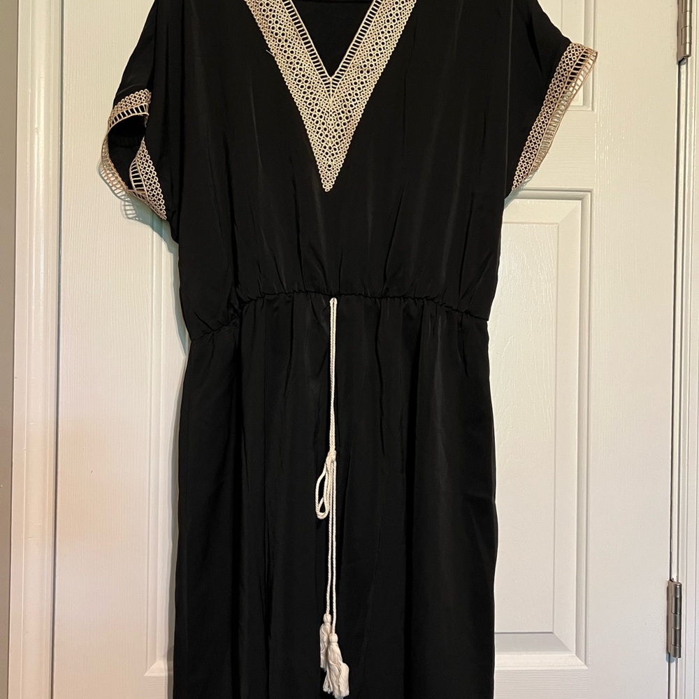 SHEIN Black and White Dolman Sleeve V-Neck Midi Sundress, New, never worn.